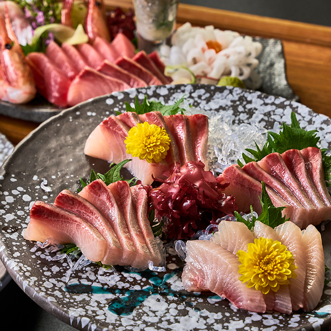 お刺身の盛り合わせの画像