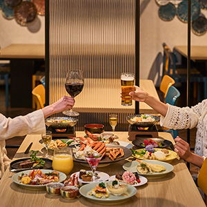 乾杯している画像