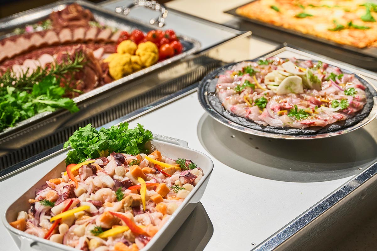 夕食ビュッフェ画像