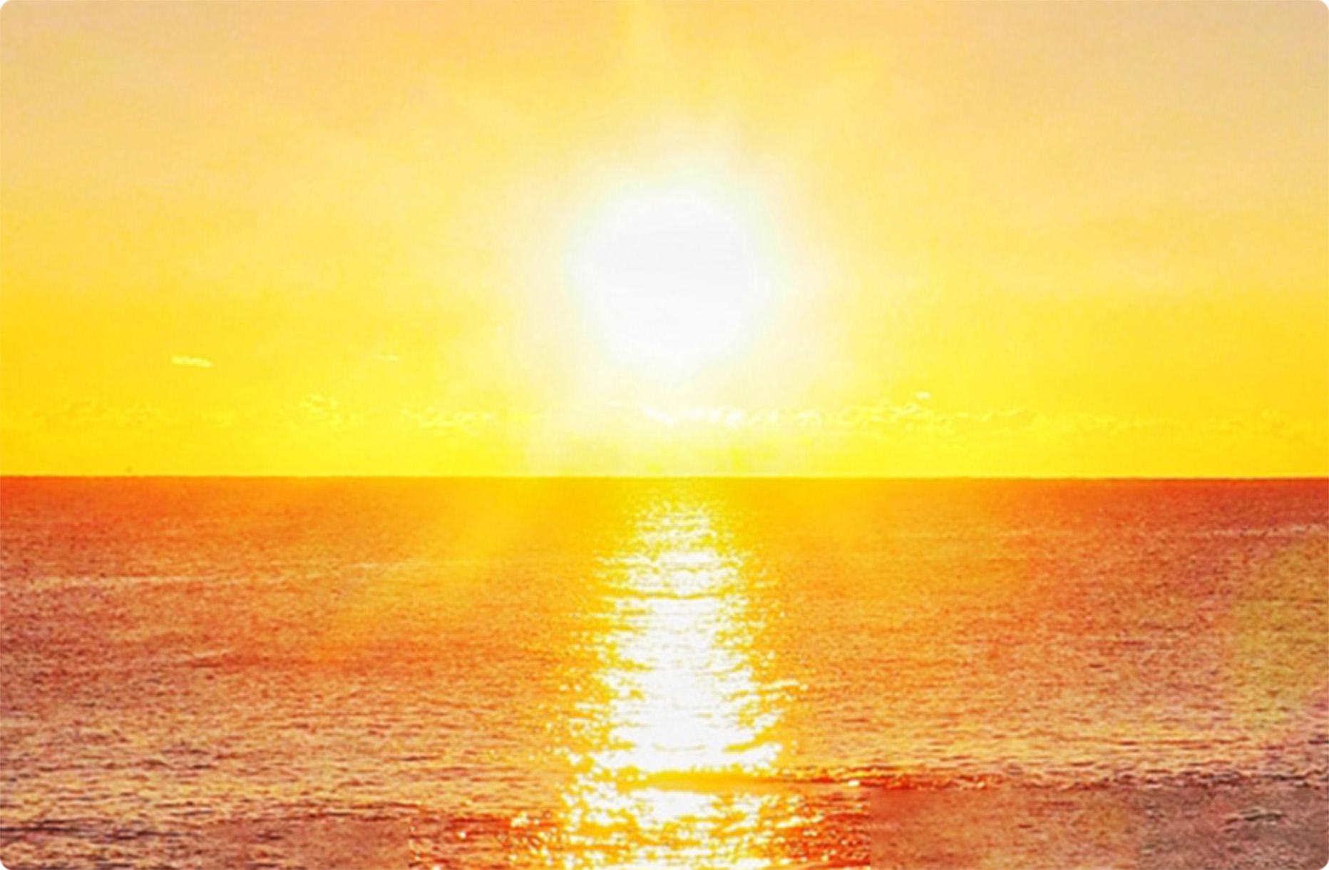 その海を照らす太陽のイメージ